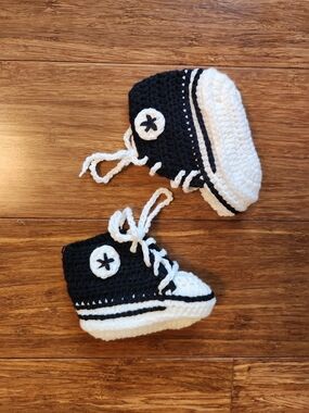 Handmade Black & White Crochet High-Top Baby Shoes Newborn